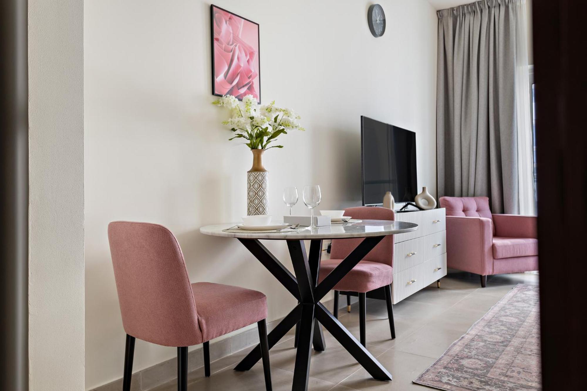Cozy In Al Furjan Apartment